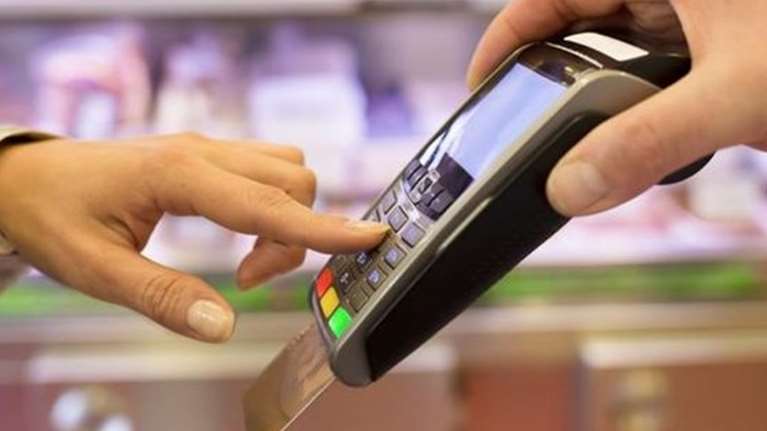 Το ΥΠΟΙΚ μετατρέπει σε &quot;τζόκερ&quot; τη φορολοταρία: Θα κληρώνει σπίτια και ΙΧ