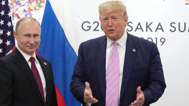 Συνάντηση Τραμπ με Πούτιν στις 15 Αυγούστου στην Αλάσκα - Ζελένσκι: Οι Ουκρανοί δεν θα παραδώσουν τη γη τους στους κατακτητές