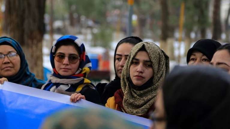 Οι ατρόμητες παρουσιάστριες του Αφγανιστάν: Κόντρα στους Ταλιμπάν - Στο γυαλί ακάλυπτες [εικόνα]