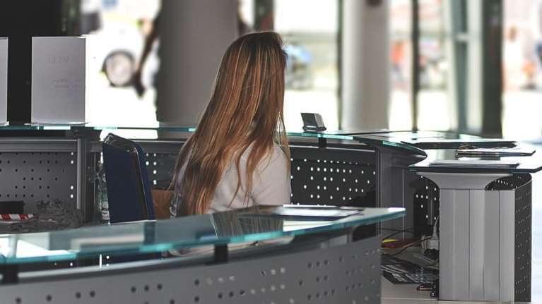 Σεξουαλική παρενόχληση στη δουλειά: Φυλάκιση έως και 3 χρόνια - Τι αλλάζει για την ενδοοικογενειακή βία