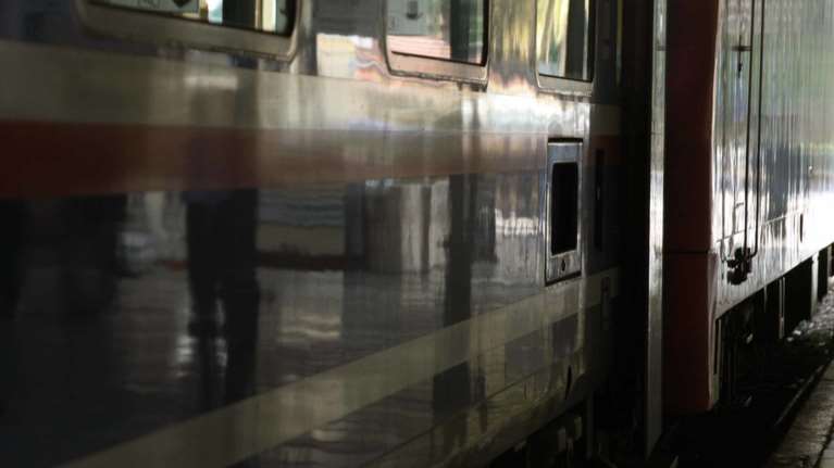 Τέμπη: Ελεύθεροι με εγγυήσεις-μαμούθ οι δυο πρώτοι κατηγορούμενοι, στελέχη της ΕΡΓΟΣΕ, για τη Σύμβαση 717