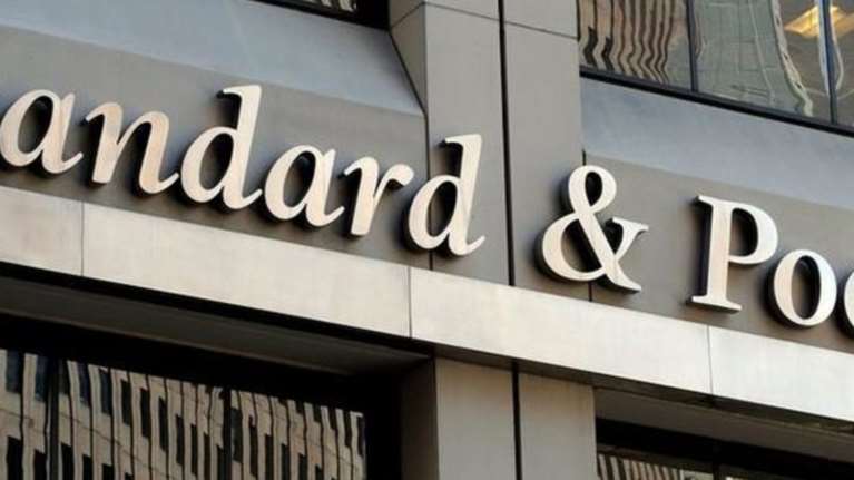 Standard &amp; Poor&#39;s: Αναβάθμισε σε θετικό το outlook της Ελλάδας- &quot;Βλέπει&quot; ανάπτυξη τουλάχιστον 2,5% το 2023