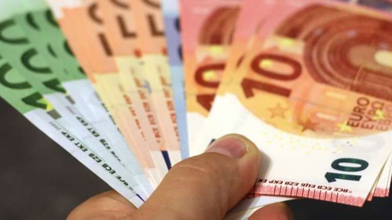 Κατώτατος μισθός: Θα διαμορφωθεί πάνω από τα 800 ευρώ – Συμπαρασύρονται και τα επιδόματα