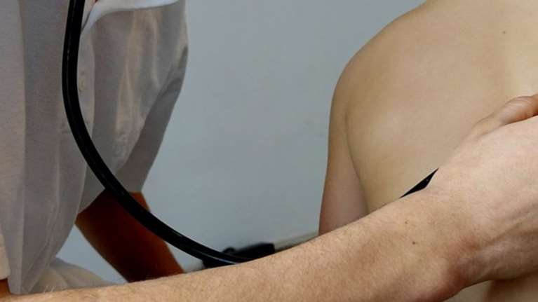 Οξεία ηπατίτιδα σε παιδιά: Τα πρώτα τρία σημάδια που χτυπούν καμπανάκι - Τι πρέπει να προσέχουν οι γονείς