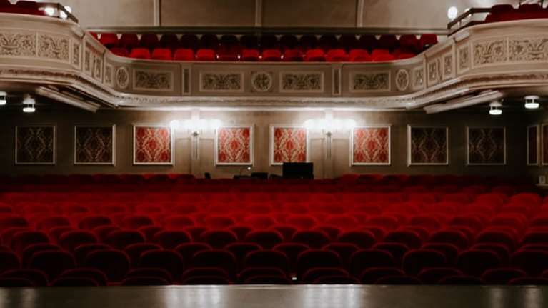 Στο στόχαστρο του εισαγγελέα δύο πασίγνωστοι ηθοποιοί για βιασμό και απόπειρα βιασμού - Πότε θα κληθούν για εξηγήσεις