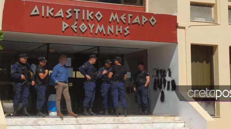 Διπλό φονικό στα Ανώγεια: Χαμός στα δικαστήρια Ρεθύμνου - Απολογείται ο Καλομοίρης