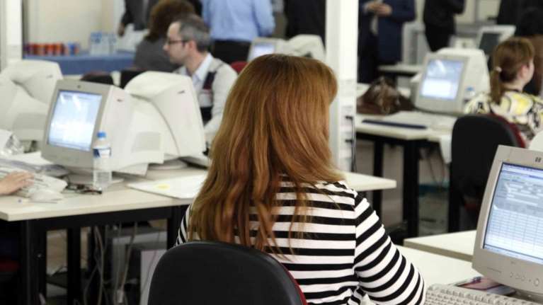 Αυτές είναι οι αυξήσεις που θα δουν οι δημόσιοι υπάλληλοι στον μισθό τους - Αναλυτικά παραδείγματα