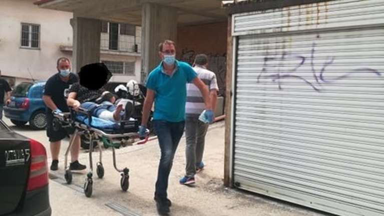 Σε κρίσιμη κατάσταση δυο εφοριακοί μετά την επίθεση με τσεκούρι στη ΔΟΥ Κοζάνη - Τέσσερις οι τραυματίες