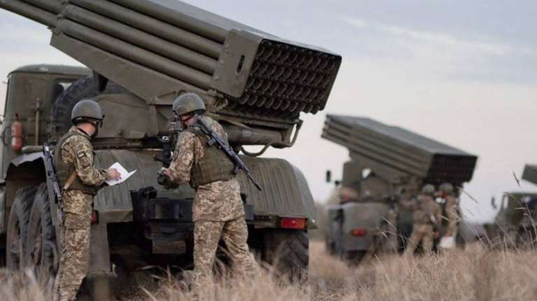 "Τύμπανα πολέμου" στην Ουκρανία: Στα σύνορα χιλιάδες Ρώσοι στρατιώτες - Στέλνουν πυραύλους οι ΗΠΑ