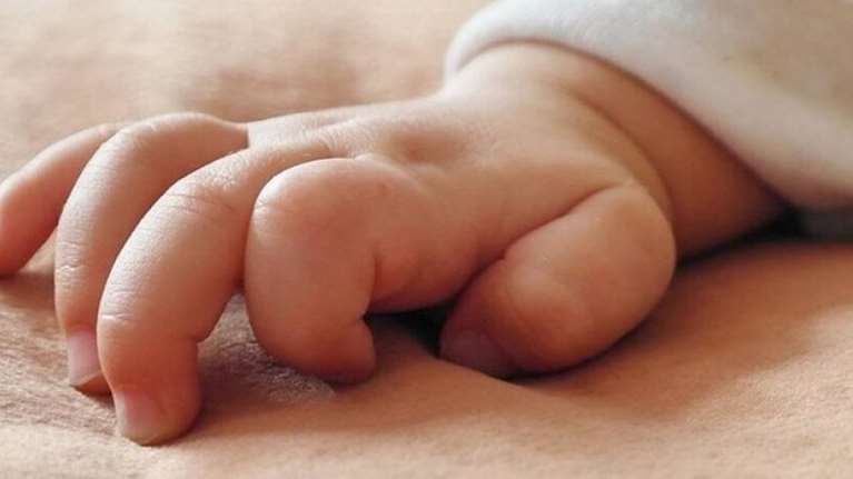 Σπαραγμός και ερωτηματικά για το μωράκι που κοιμήθηκε και δεν ξύπνησε στη Ρόδο: &quot;Ήταν υγιέστατο&quot;- Του έκαναν μισή ώρα ανάνηψη