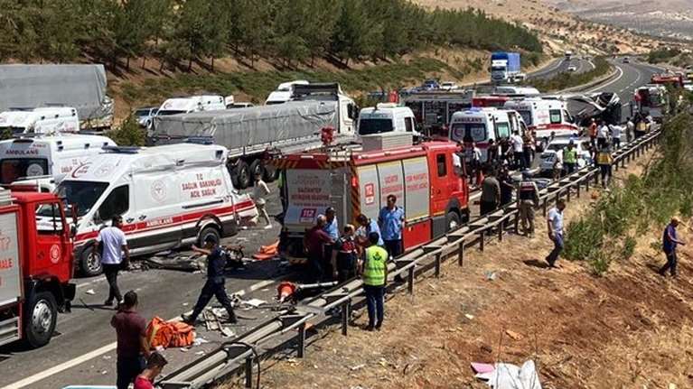 Τουρκία: Tρομακτικό τροχαίο με 15 νεκρούς και 22 τραυματίες - Σκοτώθηκαν πυροσβέστες και δημοσιογράφοι [εικόνες - βίντεο]