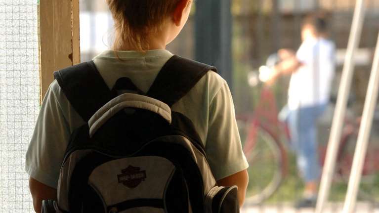 Απίστευτη βαρβαρότητα ανηλίκων στη Λάρισα: Συμμορία εκβίαζε 14χρονο και του άρπαζε λεφτά - Τον έβαζαν να τους φιλάει τα πόδια