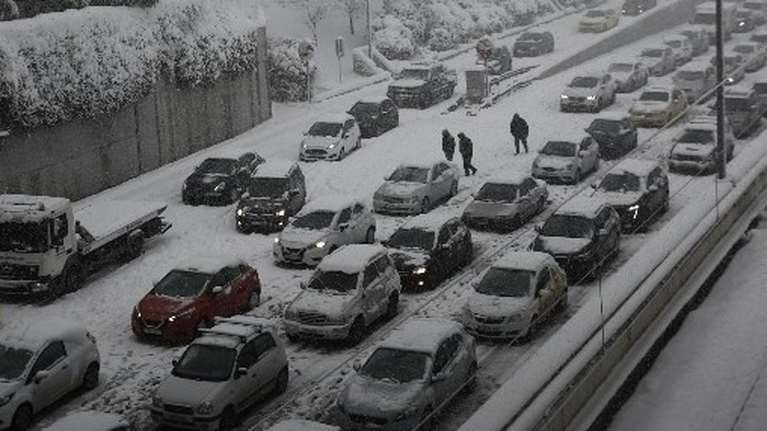 Η πρώτη δημοσκόπηση μετά το φιάσκο στην Αττική Οδό - Ποιος φταίει για τον εγκλωβισμό των οδηγών, γιατί οργίστηκε ο ΣΥΡΙΖΑ