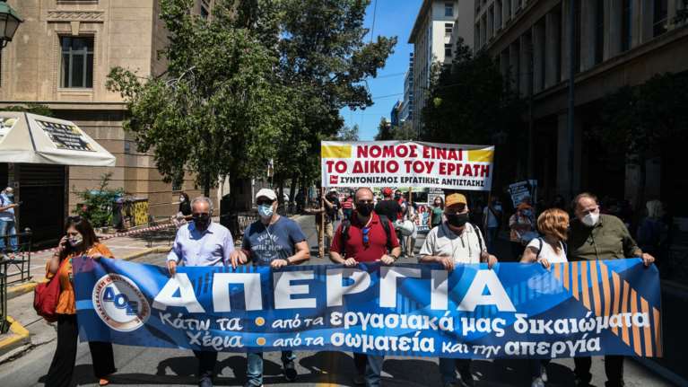 Ολοκληρώθηκαν οι διαδηλώσεις στο Σύνταγμα για το εργασιακό νομοσχέδιο - Νέο &quot;ραντεβού&quot; το απόγευμα [εικόνες - βίντεο]