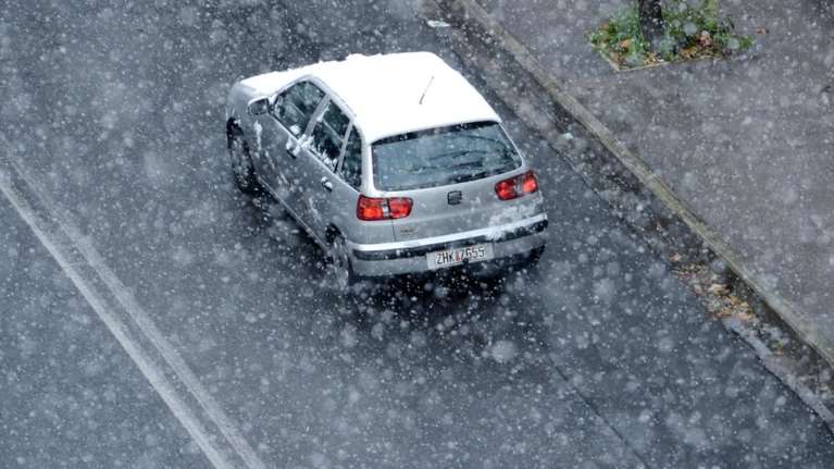 Κακοκαιρία σε δύο φάσεις: Ψυχρή εισβολή με βροχές και καταιγίδες την Πρωτοχρονιά