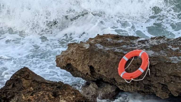 Τραγωδία στο Ηράκλειο: 70χρονος παππούς πνίγηκε ενώ προσπαθούσε να σώσει τα εγγόνια του - Είχαν πέσει στη θάλασσα