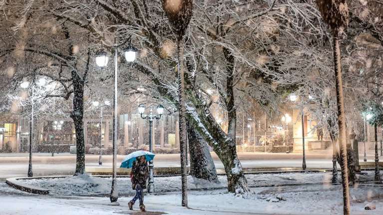 Πού θα &quot;χτυπήσει&quot; η κακοκαιρία την Δευτέρα: Βροχές και κρύο στην Αττική - Χιόνια ακόμη και στην Πάρνηθα