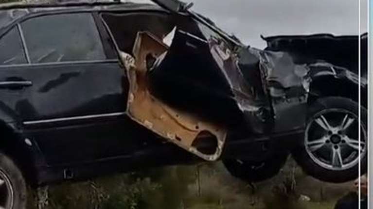 Τροχαίο στη Φυλή: Η τρελή πορεία του ΙΧ, ένας 15χρονος έχασε τη ζωή του - Πώς σώθηκε η κοπέλα που ακρωτηριάστηκε [βίντεο]