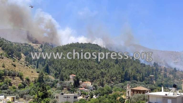 Χίος: Σε τρία μέτωπα μαίνεται η φωτιά - Μηνύματα 112 και συνεχείς εκκενώσεις περιοχών - Ενισχύονται οι δυνάμεις, πνέουν ισχυροί άνεμοι