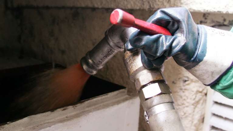 Νέο επίδομα θέρμανσης: Θα επιδοτείται και το τζάκι στα χωριά - Ποιοι το δικαιούνται