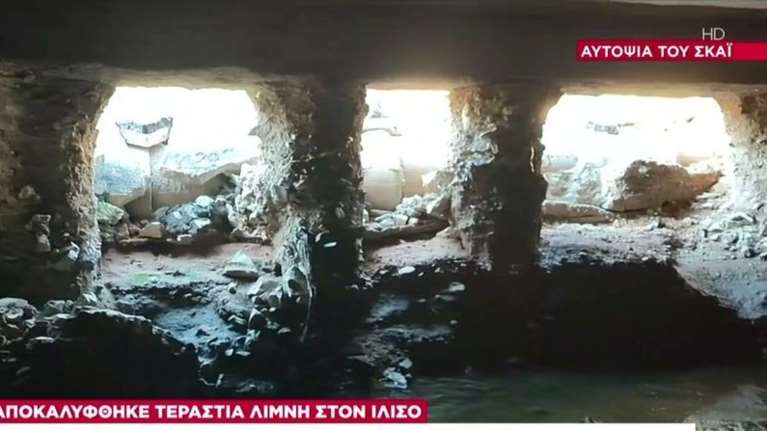 &quot;Καμπανάκι&quot; κινδύνου και για τον Ιλισό: Σχηματίστηκε τεράστια λίμνη, φθορές στα πλευρικά τοιχία [βίντεο]