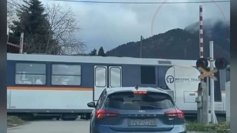 Καλάβρυτα: Άδειασαν οι μπαταρίες και δεν κατεβαίνουν οι μπάρες στον σιδηρόδρομο - Τι απαντά ο ΟΣΕ