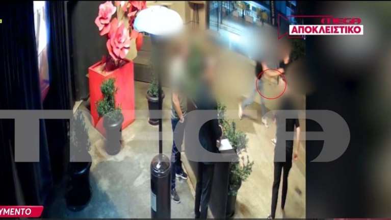 Μαρούσι: Βίντεο ντοκουμέντο - Η στιγμή που ο 23χρονος δέχεται τη μαχαιριά στην καρωτίδα - Παραμένει ασύλληπτος ο δράστης