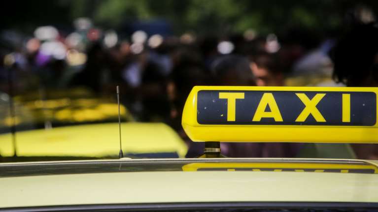 Άγιος Στέφανος: 19χρονη κατήγγειλε τον βιασμό της από οδηγό ταξί που συνελήφθη - Τον αναγνώρισε σε φωτογραφία