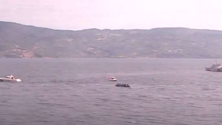 Βίντεο ντοκουμέντο: Η στιγμή που τουρκικές ακταιωροί συνοδεύουν βάρκα με μετανάστες στα ελληνικά χωρικά ύδατα