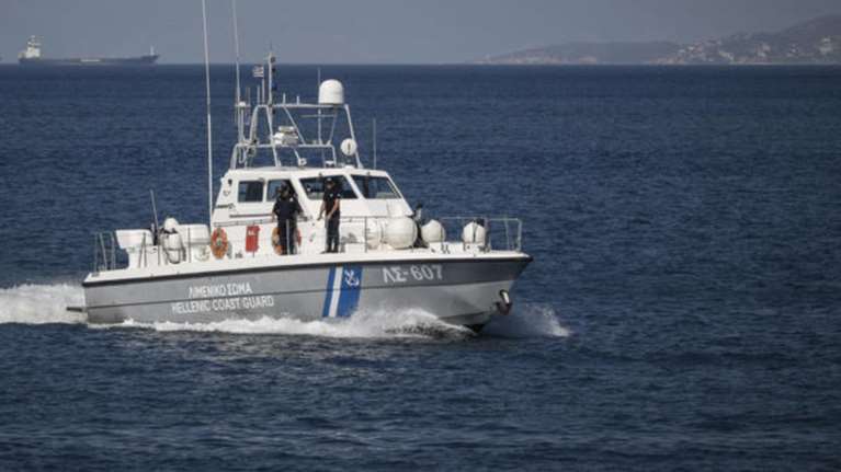 &quot;Ναυμαχία&quot; στη Ρόδο: Ιστιοφόρο με Τούρκους διακινητές προσφύγων επιχείρησε να εμβολίσει σκάφος του λιμενικού