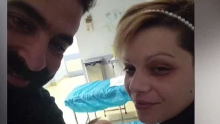 Υιοθέτησαν παιδί με σπαστική τετραπληγία, αν και μπορούν να κάνουν παιδιά: Η περιπέτεια της βιολογικής μητέρας του μικρού