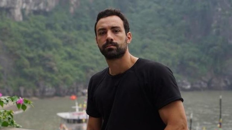 Ο Σάκης Τανιμανίδης δε θα είναι σόλο στον Άγιο Δομίνικο!
