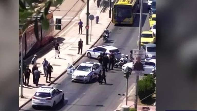 Μοσχάτο: Φωτογραφίες ντοκουμέντο - Η αντίδραση του αστυνομικού μετά το τραγικό τροχαίο