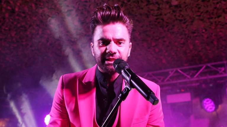 Θοδωρής Μαραντίνης: Η συνεργασία-έκπληξη με την Χάρις Αλεξίου και η συγκινητική αφιέρωση [εικόνα]