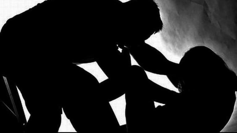 Θεσσαλονίκη: Υποσχόταν καριέρα μοντέλου σε 24χρονη για να την εξωθήσει στην πορνεία και να τη βιάσει