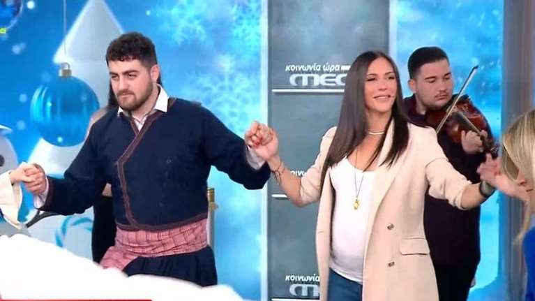 Ανθή Βούλγαρη: Χόρεψε Πηδηχτό Ρόδου με φουσκωμένη κοιλιά στο στούντιο του Mega [βίντεο]