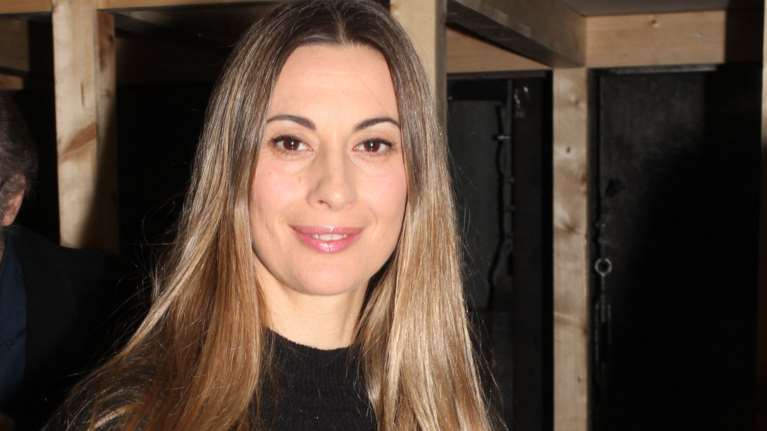 Βίκυ Βολιώτη: Διακοπές στον &quot;παράδεισό της&quot; με την κόρη της Αννα που έχει μεγαλώσει πολύ