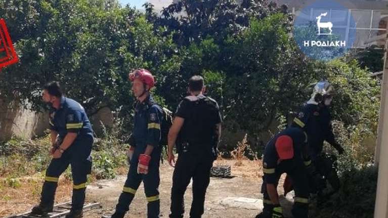 Ρόδος: Σωτήρια παρέμβαση της Πυροσβεστικής - Διέσωσε 50χρονο που είχε πέσει σε βόθρο
