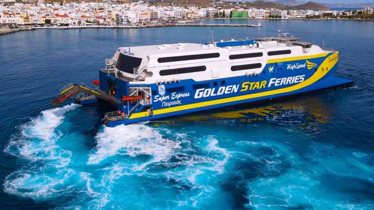 Ταλαιπωρία για 719 επιβάτες του Super Express: Eπέστρεψε στη Μύκονο λόγω βλάβης