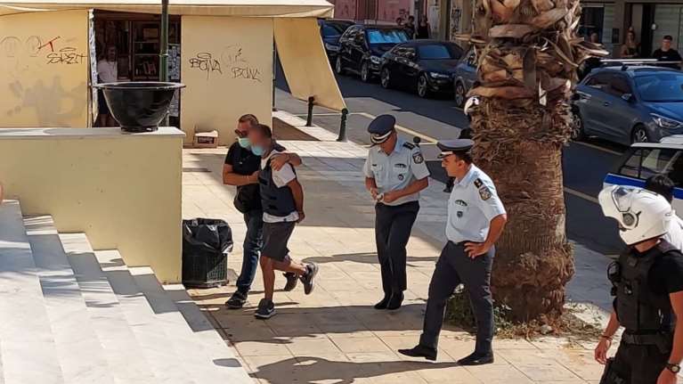 Ζάκυνθος: &quot;Ζητώ συγγνώμη από τα παιδιά μου&quot; λέει τώρα ο συζυγοκτόνος [βίντεο]