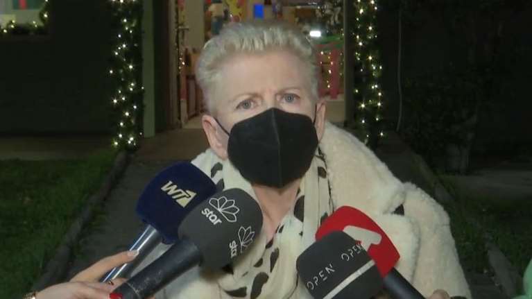 Έλενα Ακρίτα: Ταυτίζομαι με Βανδή - Μπισμπίκη, ο άνδρας μου κι εγώ ήμασταν παντρεμένοι με άλλους [βίντεο]