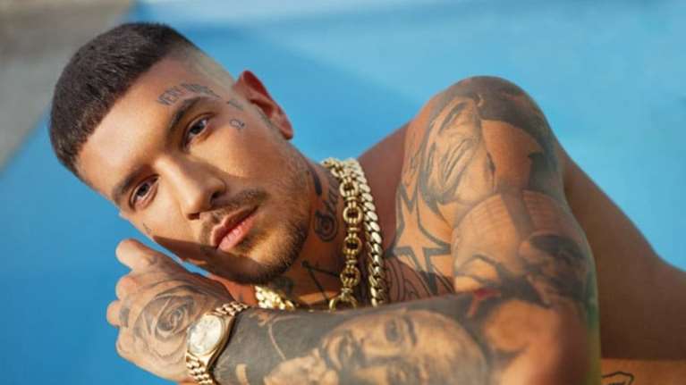 &quot;Βαθύ ΜΠΑΣΟΚ&quot; τα καινούργια παπούτσια του Snik: Με πράσινο ήλιο και... &quot;λεφτά υπάρχουν&quot; [εικόνες]