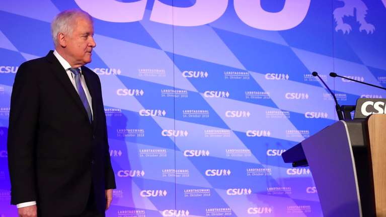 Σάλος στη Γερμανία: Ο υπουργός Εσωτερικών Ζεεχόφερ αρνήθηκε να εμβολιαστεί με AstraZeneca