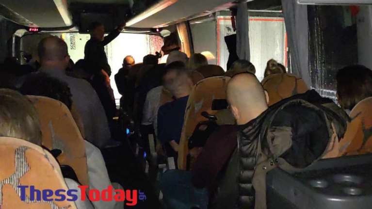 &quot;Γολγοθάς&quot; για 100 Θεσσαλονικείς επιβάτες: Εγκλωβίστηκαν για 17 ώρες εν μέσω χιονοθύελλας στην Τσεχία [βίντεο]