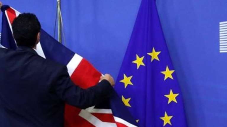 Συμφωνία ΕΕ-Βρετανίας για το Brexit: 2.000 σελίδες το κείμενο - Τί γνωρίζουμε  μέχρι στιγμής