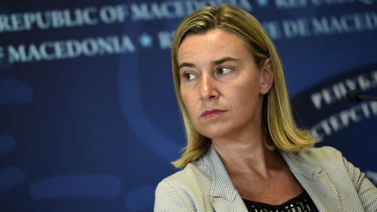 Ελεύθερη υπό όρους η Μογκερίνι – Απαγγέλθηκαν και επίσημα οι κατηγορίες για απάτη και διαφθορά