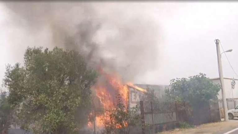 Φωτιά στην Αττική: Στις φλόγες εργοστάσιο στο Πολυδένδρι με χημικά και χρώματα - Συνεχείς εκρήξεις [Βίντεο]
