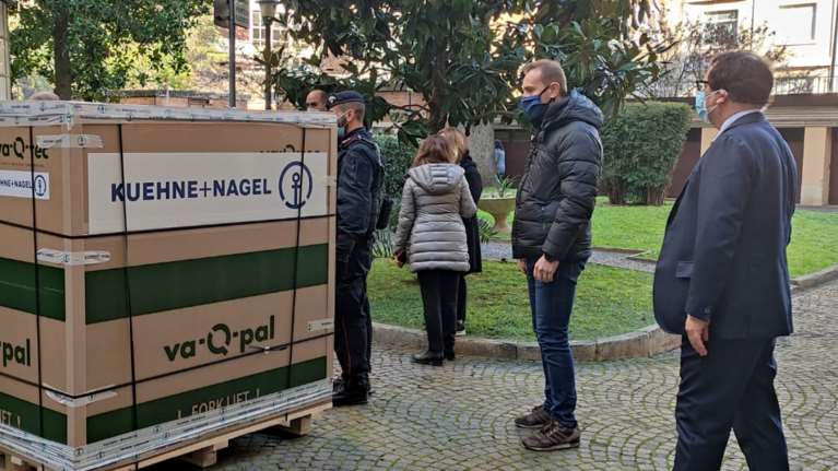 Κορονοϊός: Εφθασαν τα πρώτα εμβόλια της Moderna στην Ελλάδα- Μόνο 8.000 δόσεις όμως