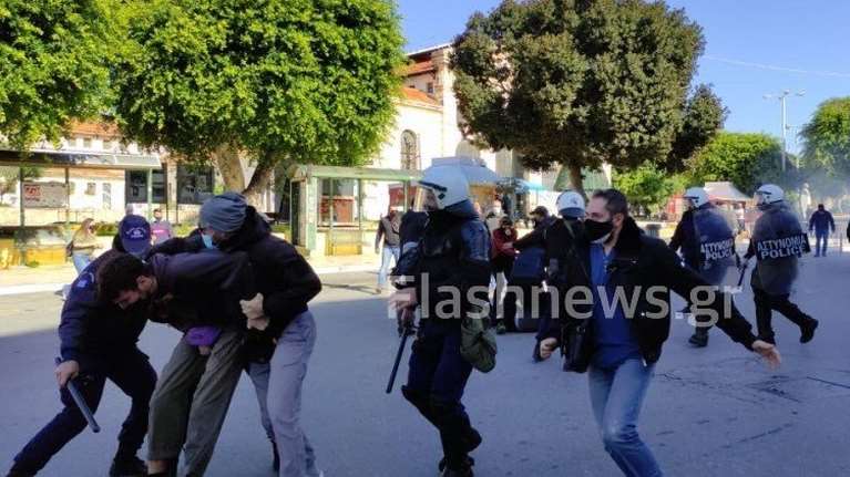 Επεισόδια στα Χανιά: Ένταση και προσαγωγές από διαδηλωτές στην επέτειο της δολοφονίας Γρηγορόπουλου