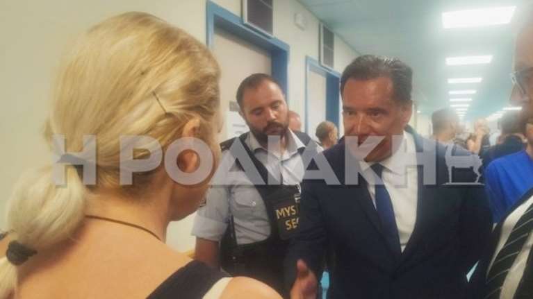 Επίθεση γυναίκας στον Αδωνι Γεωργιάδη για τα νοσοκομεία- Ο αιχμηρός διάλογος στα εγκαίνια του νοσοκομείου Ρόδου [βίντεο]